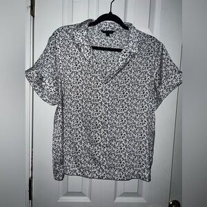 Banana Republic Factory Women’s Casual Leaf Button-Down Shirt